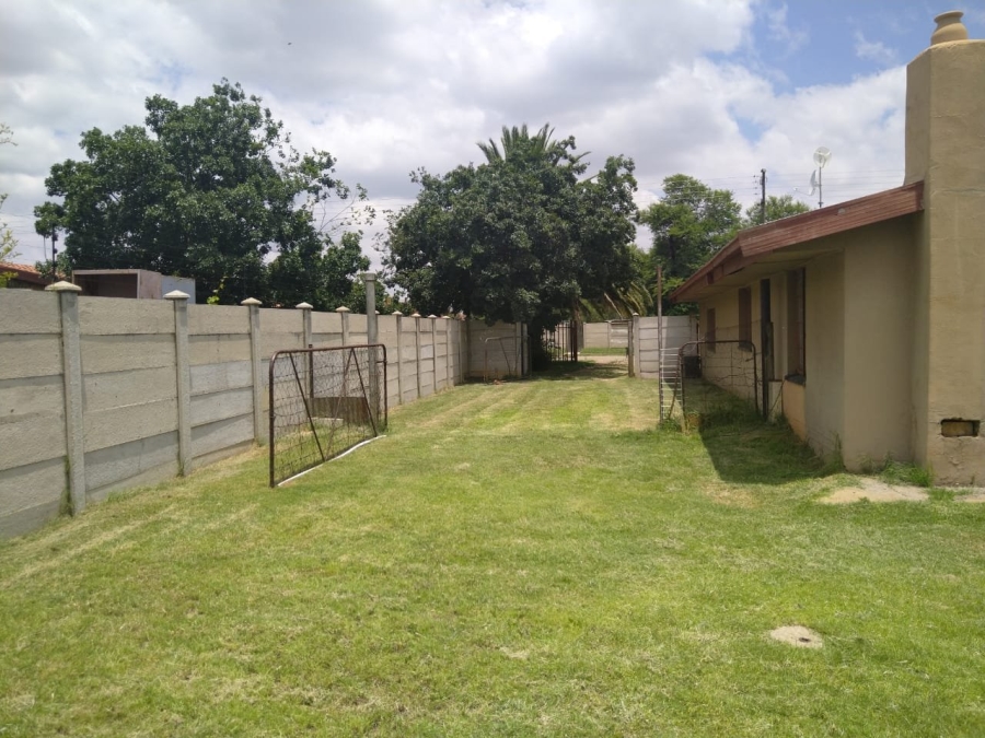 4 Bedroom Property for Sale in Leeudoringstad North West